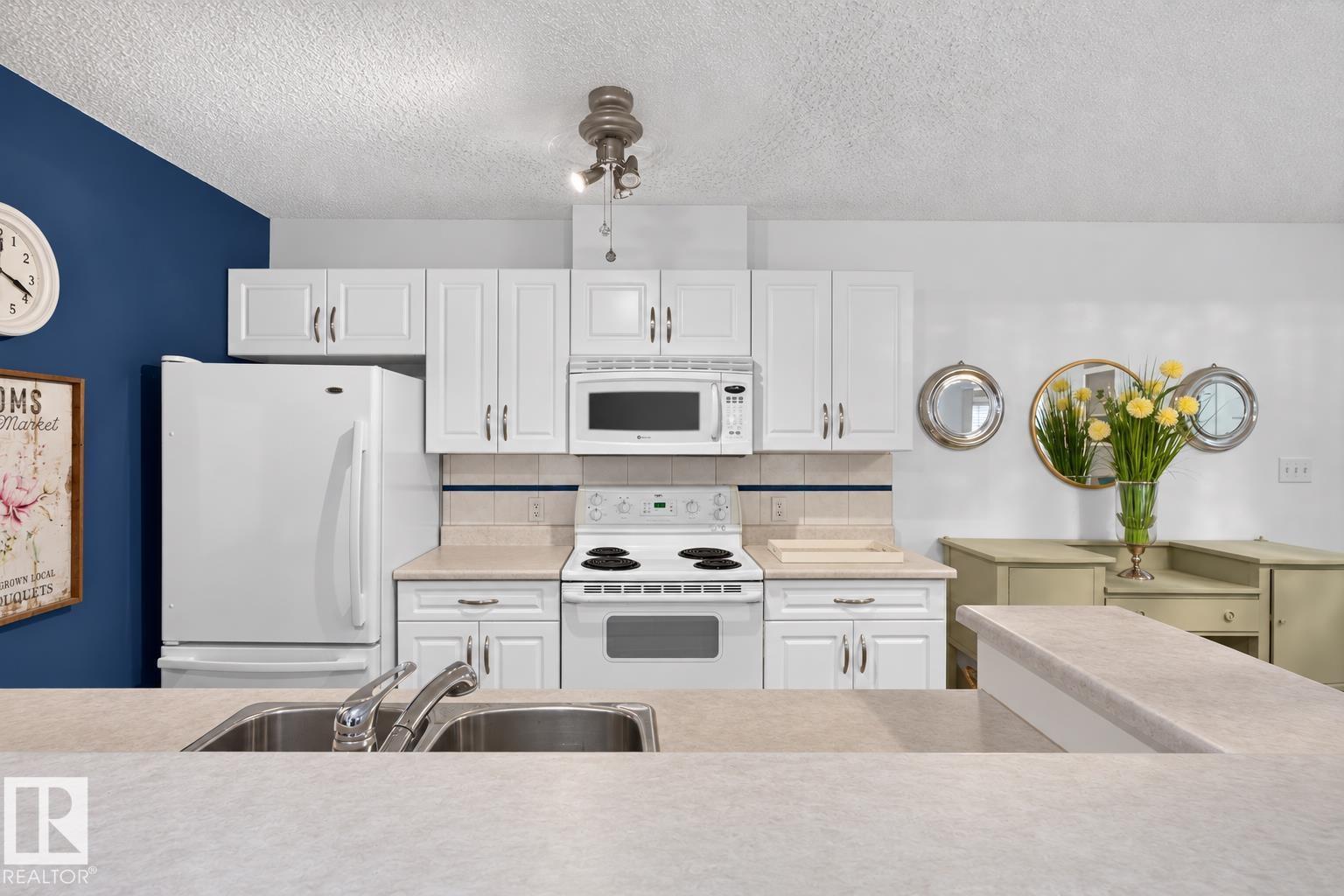 #104 5102 49 Av Property Photo 10