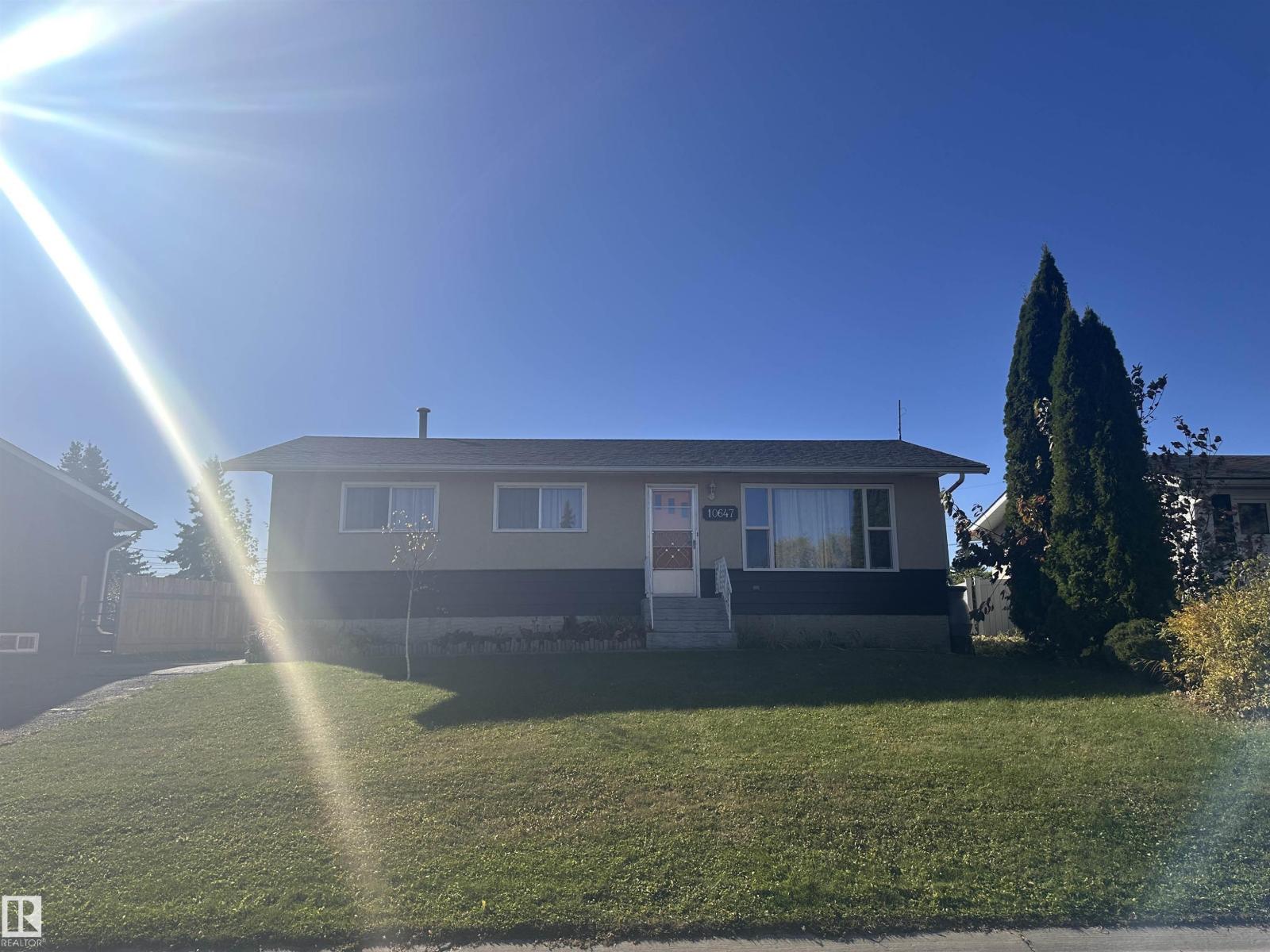 10647 106 St Property Photo 2
