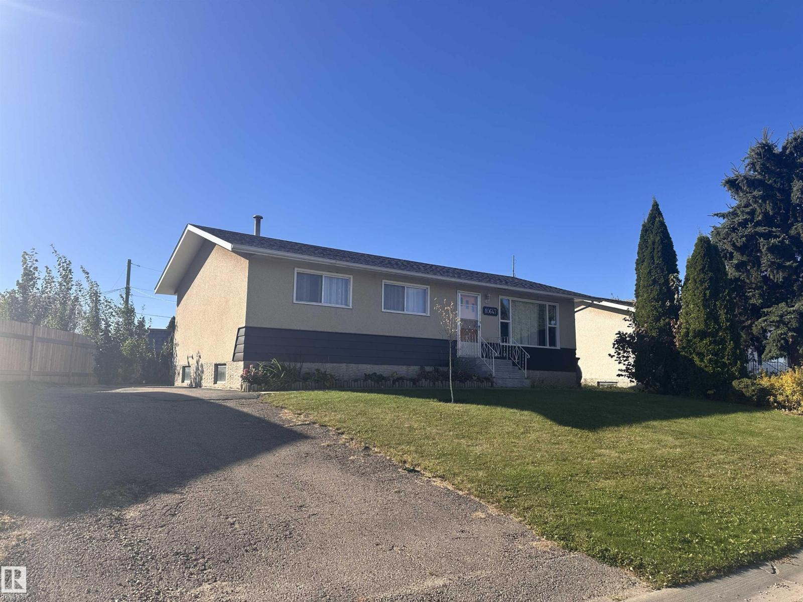 10647 106 St Property Photo 3