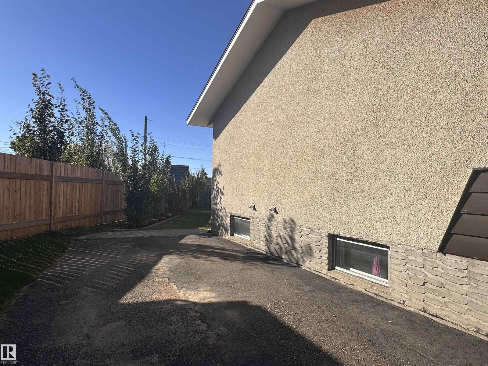 10647 106 St Property Photo 5