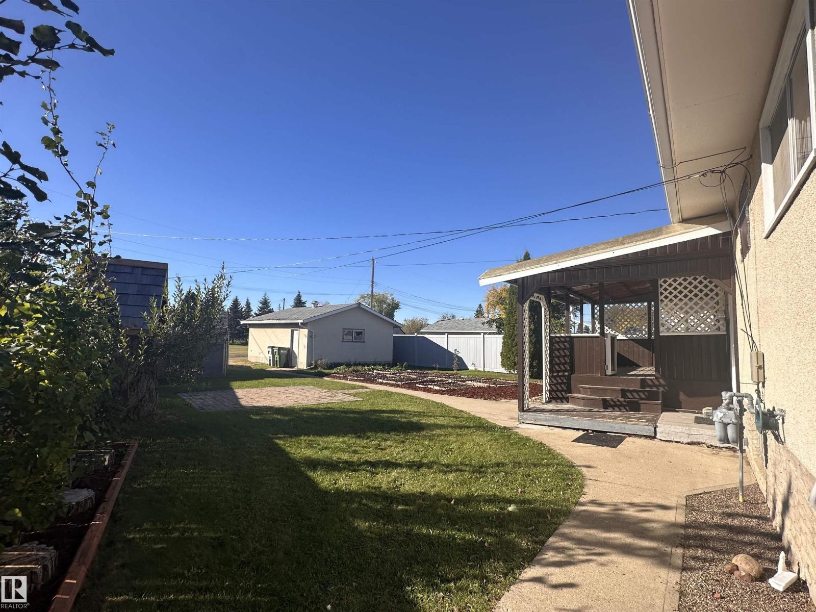 10647 106 St Property Photo 6