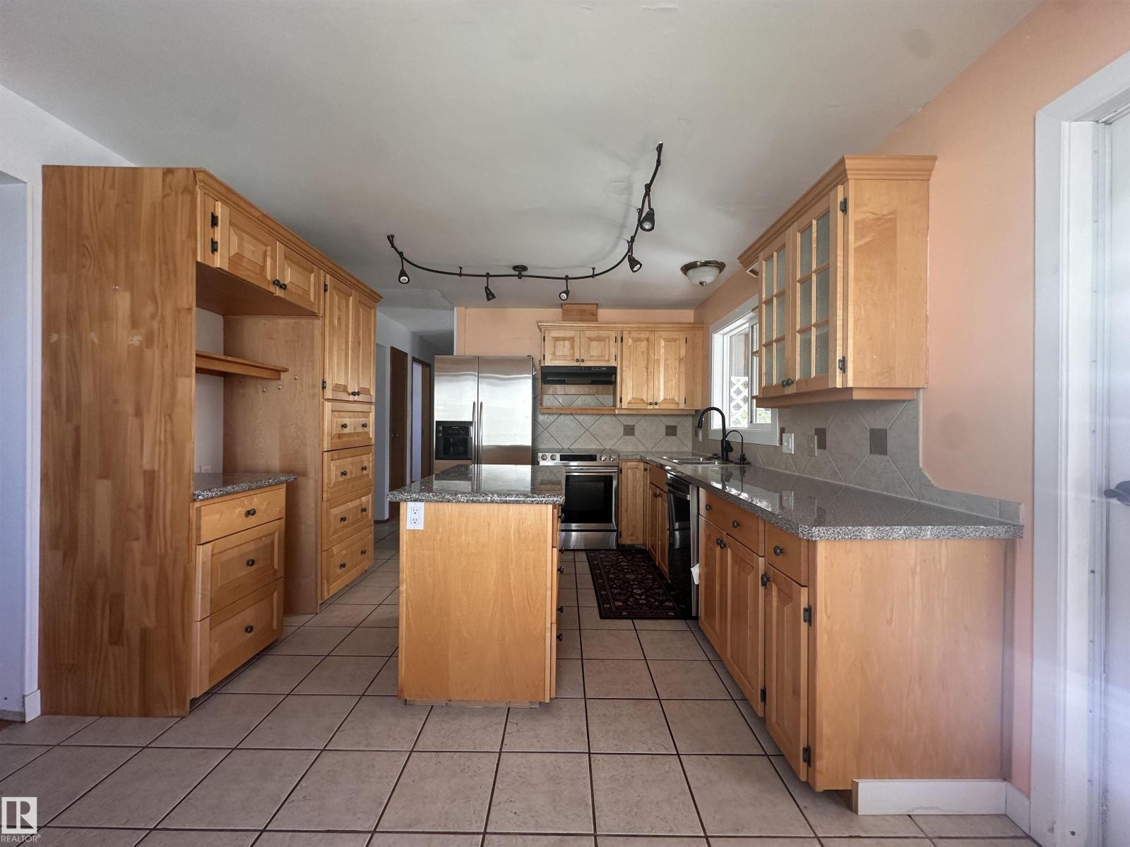 10647 106 St Property Photo 13