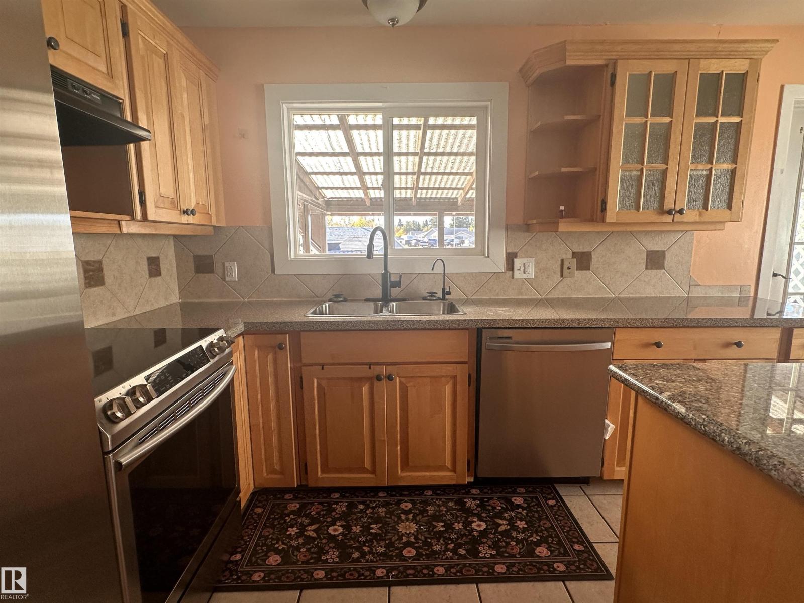10647 106 St Property Photo 18