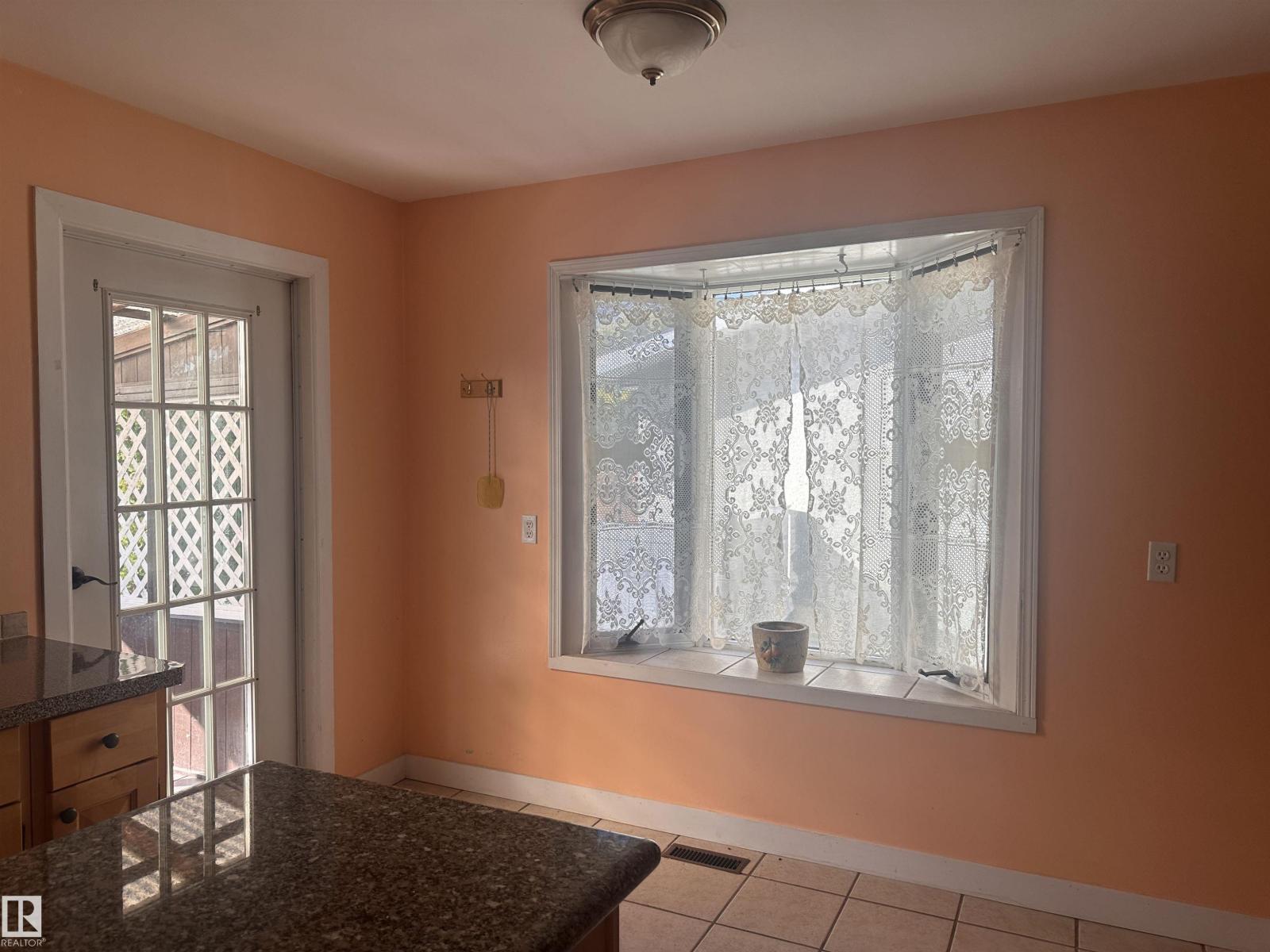 10647 106 St Property Photo 22