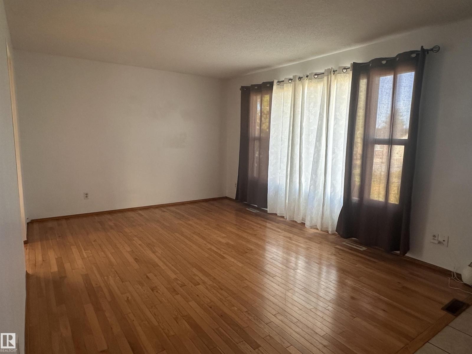 10647 106 St Property Photo 24