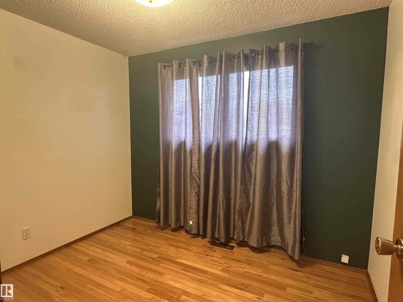 10647 106 St Property Photo 27
