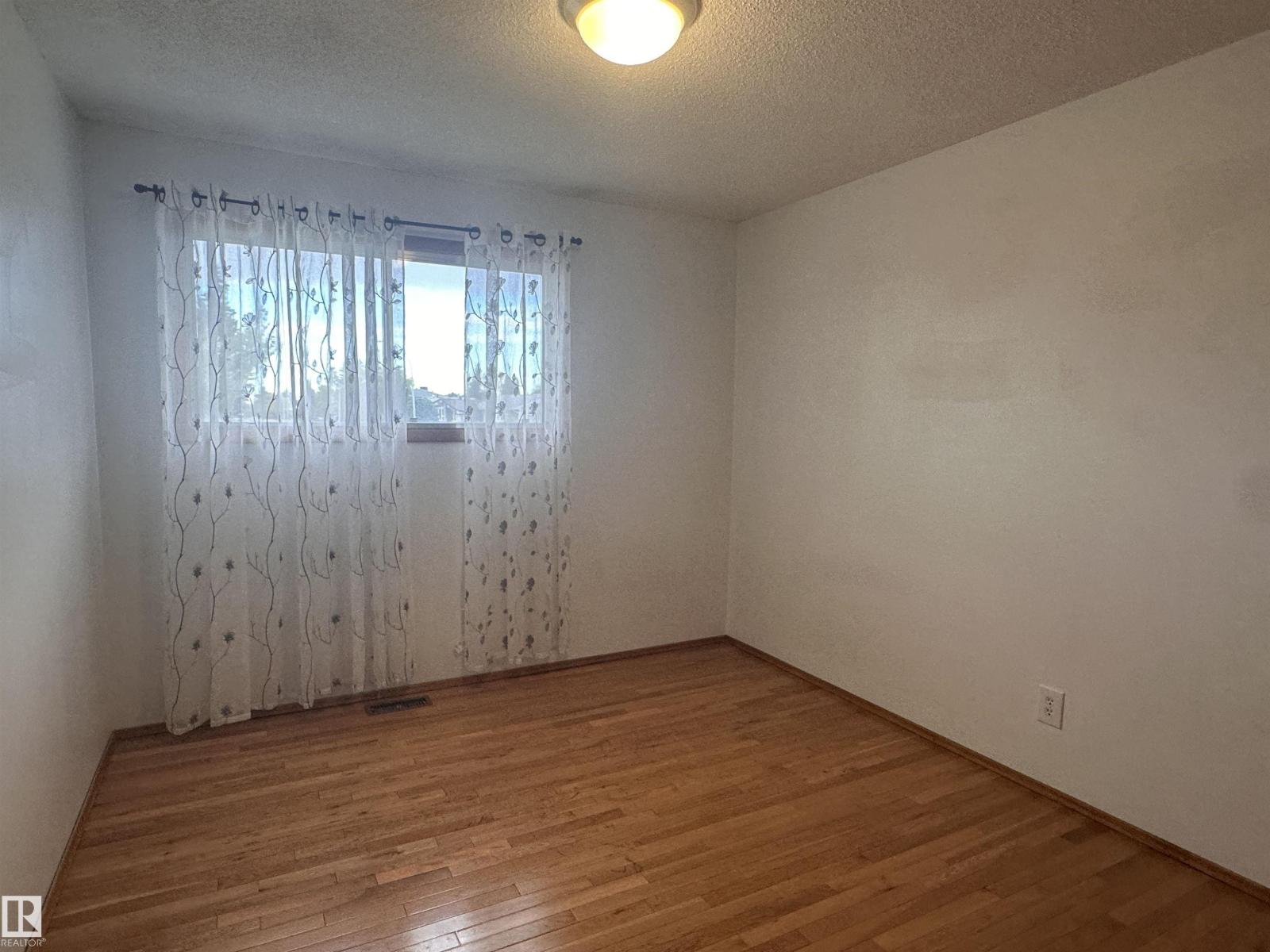 10647 106 St Property Photo 29