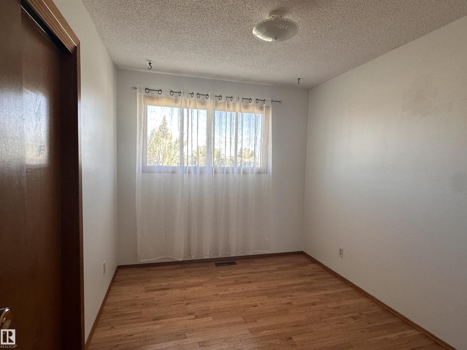 10647 106 St Property Photo 31