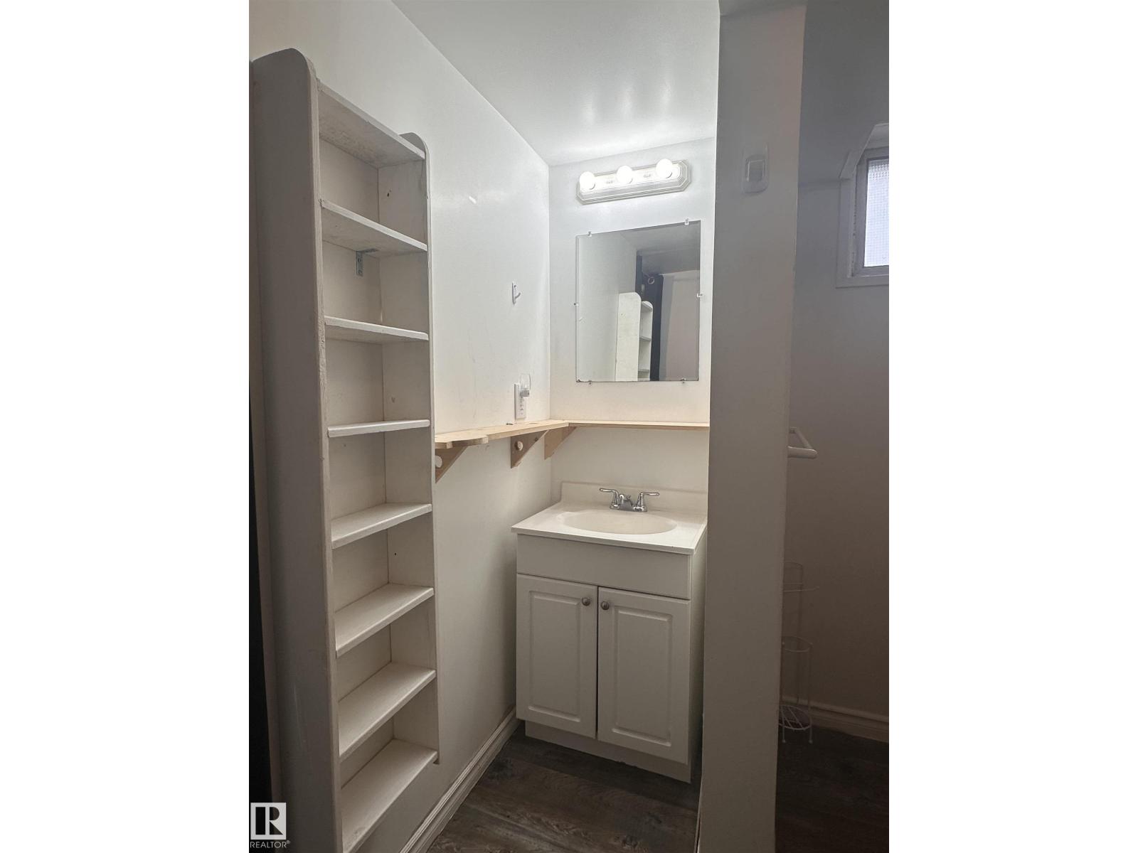 10647 106 St Property Photo 41