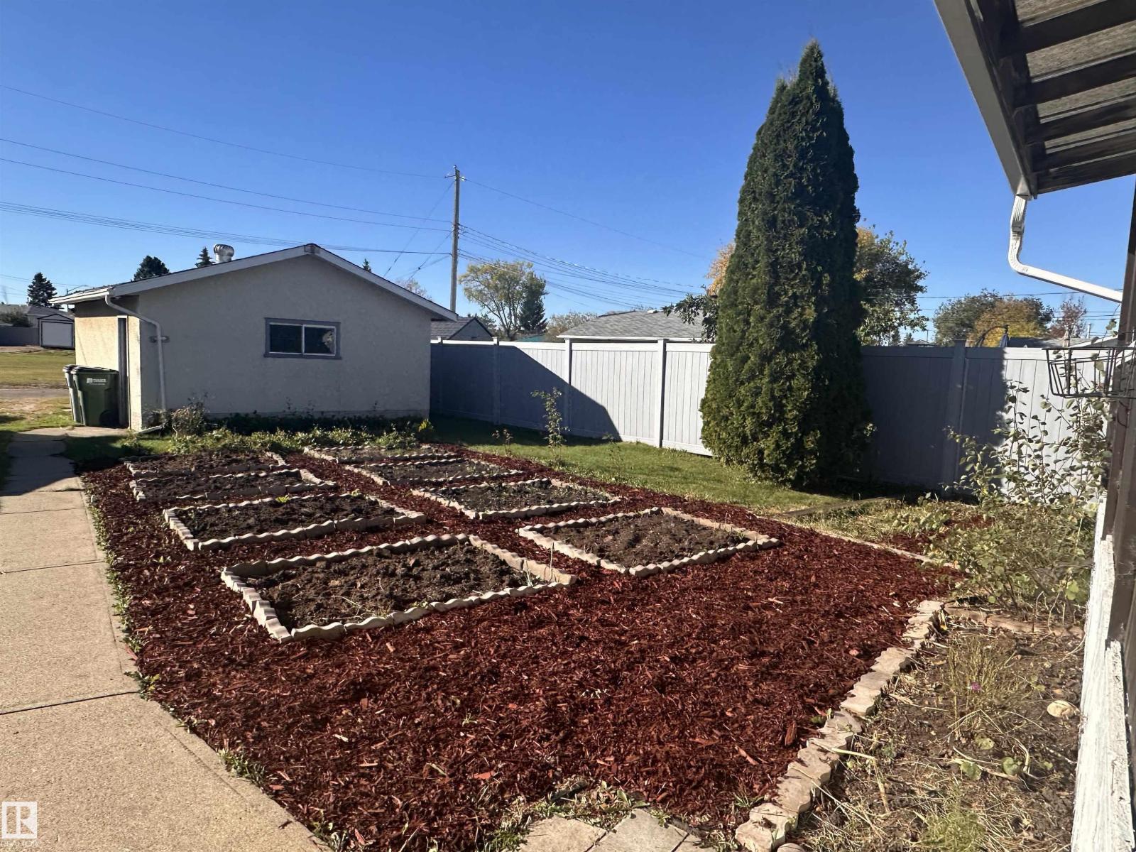 10647 106 St Property Photo 51