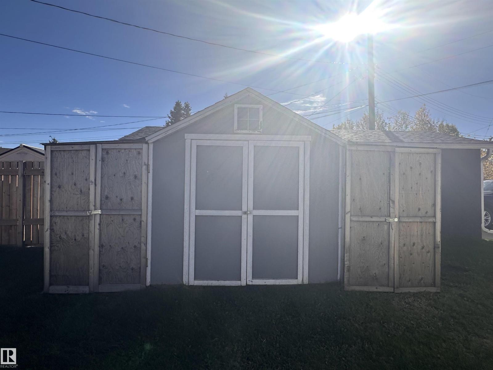 10647 106 St Property Photo 58