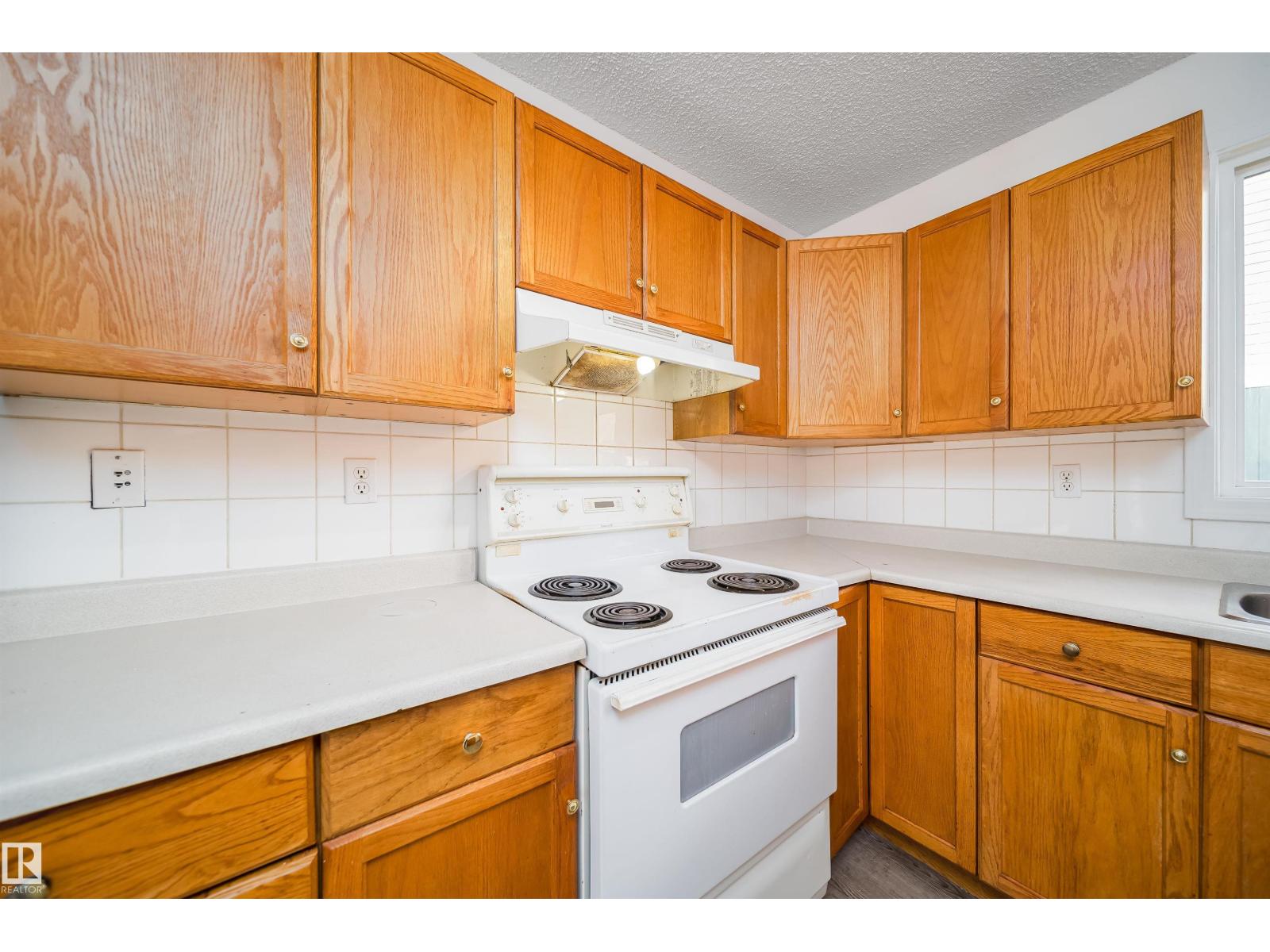 8217 182 St Nw Property Photo 9