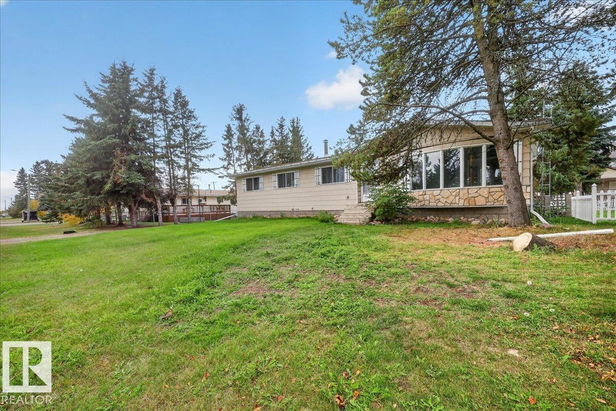 5210 49 St Property Photo 6