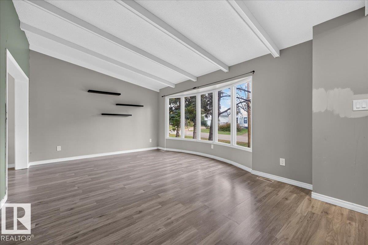 5210 49 St Property Photo 26