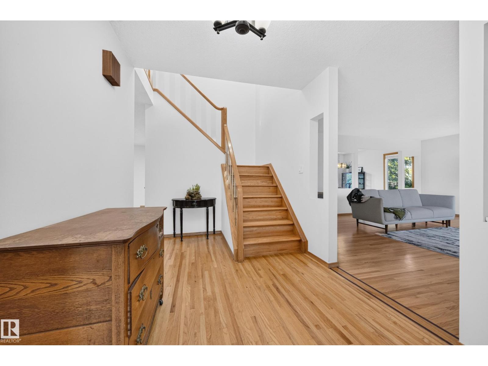 10706 33a Av Nw Property Photo 3