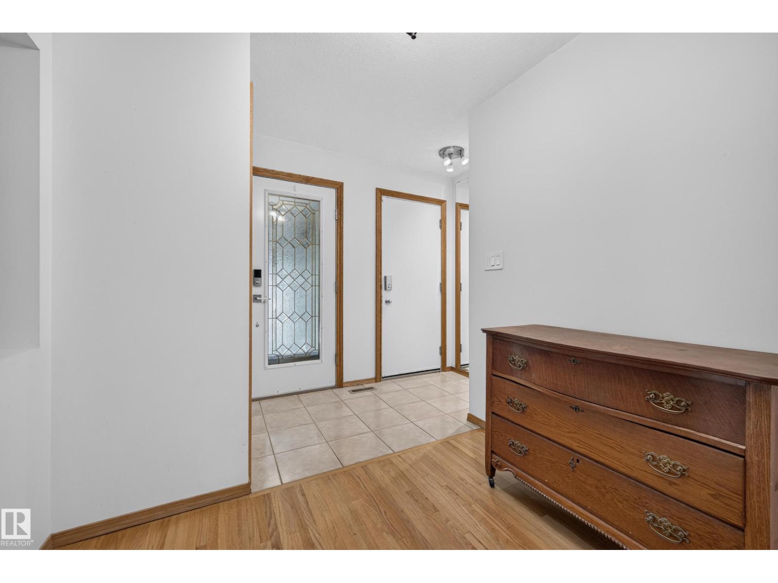 10706 33a Av Nw Property Photo 4