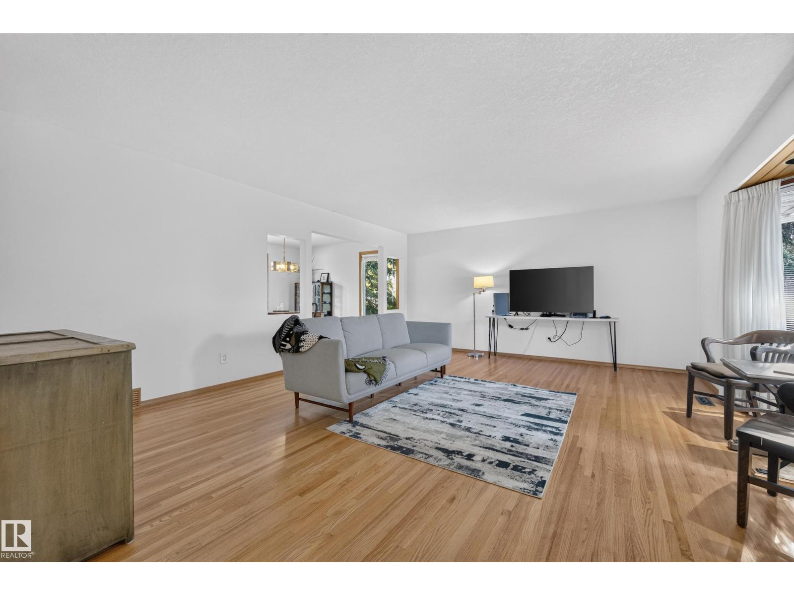 10706 33a Av Nw Property Photo 6