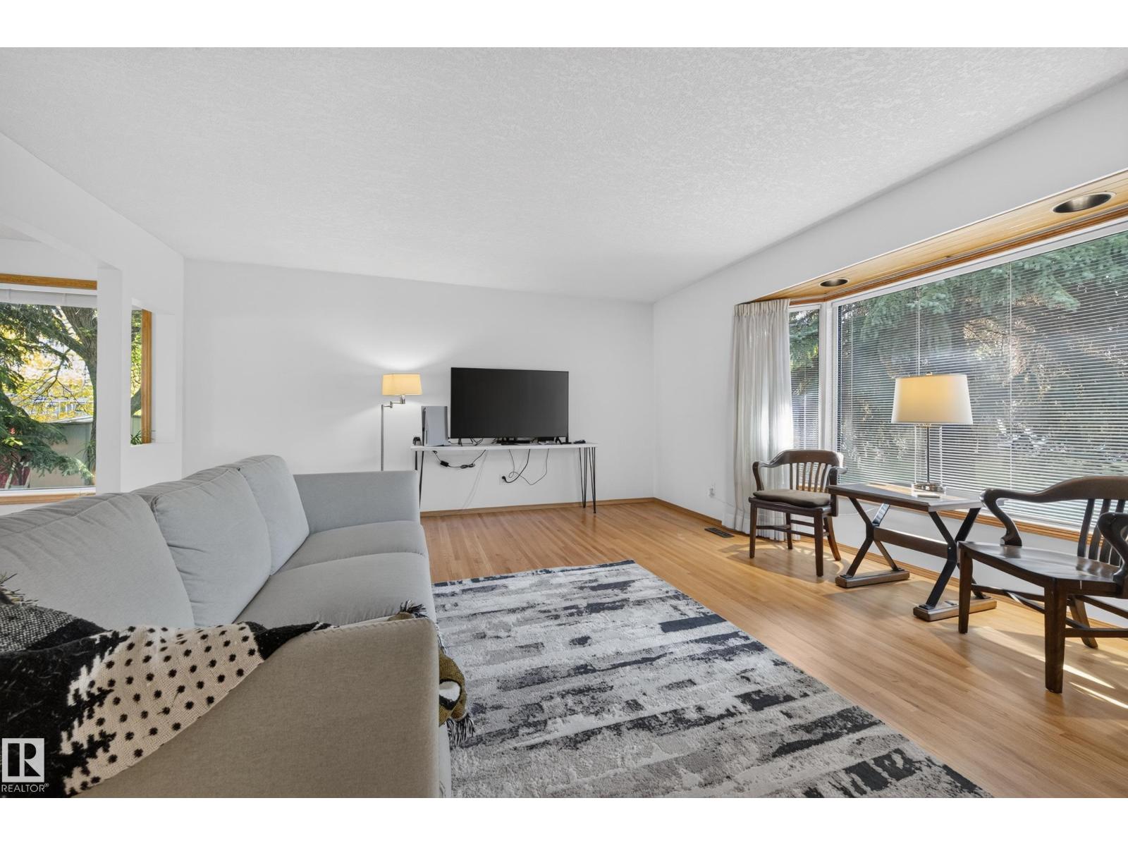 10706 33a Av Nw Property Photo 9