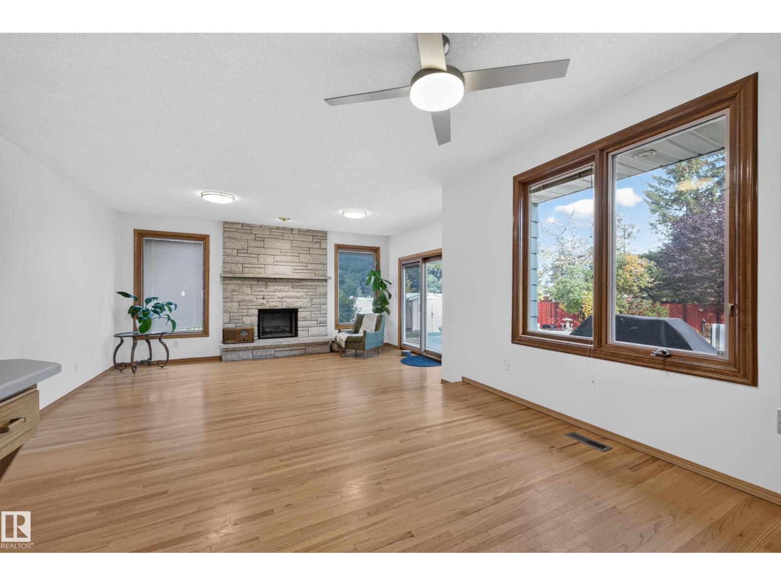 10706 33a Av Nw Property Photo 16