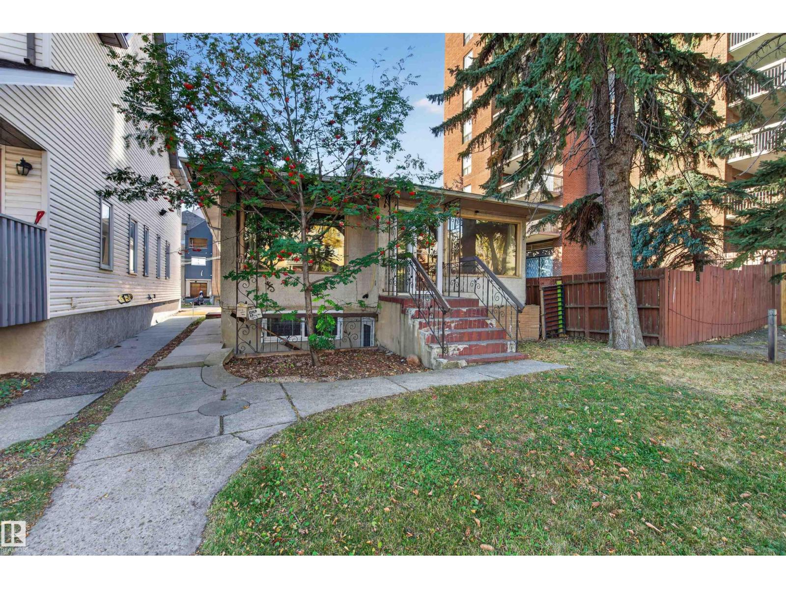 11015 87 Av Nw Property Photo 1