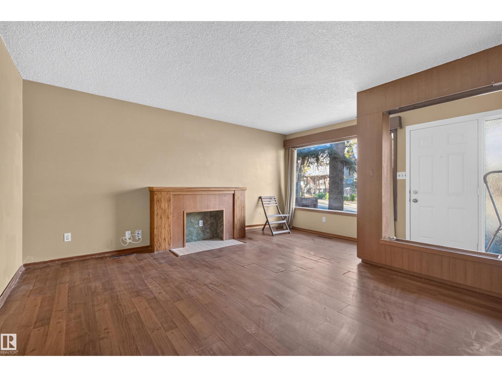 11015 87 Av Nw Property Photo 4