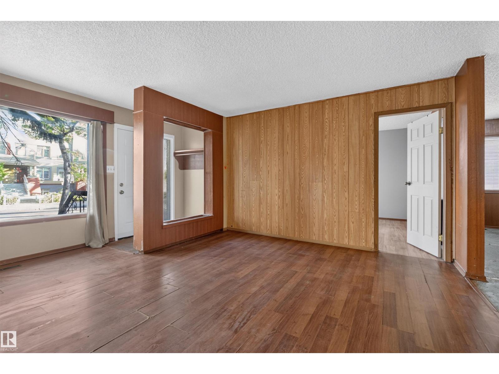 11015 87 Av Nw Property Photo 5