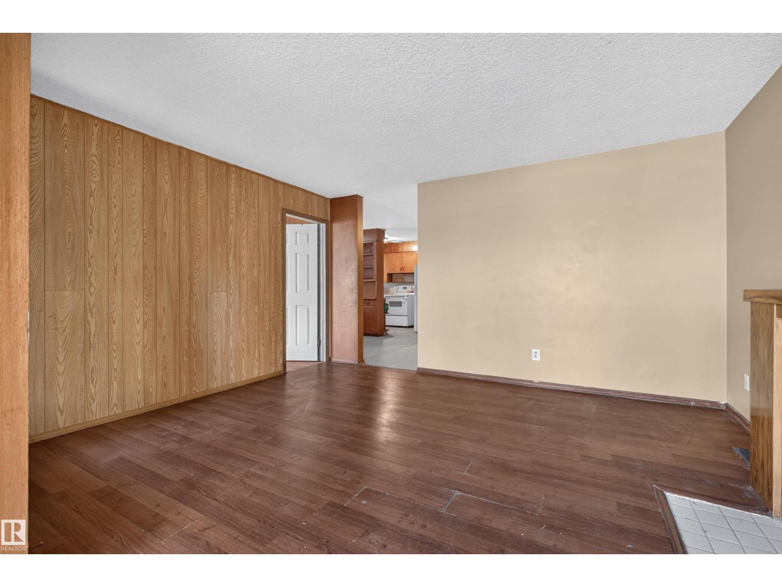 11015 87 Av Nw Property Photo 6