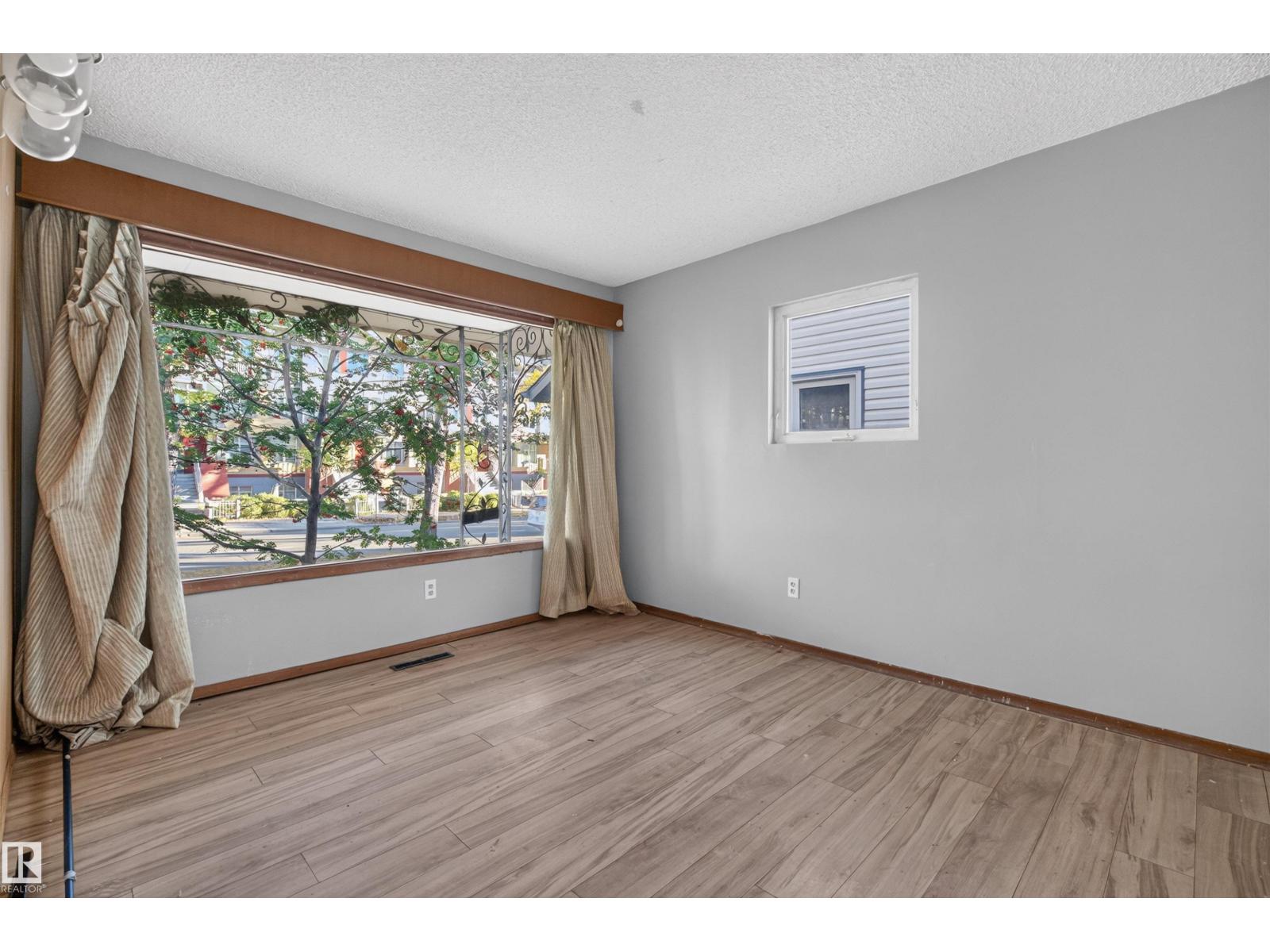 11015 87 Av Nw Property Photo 7