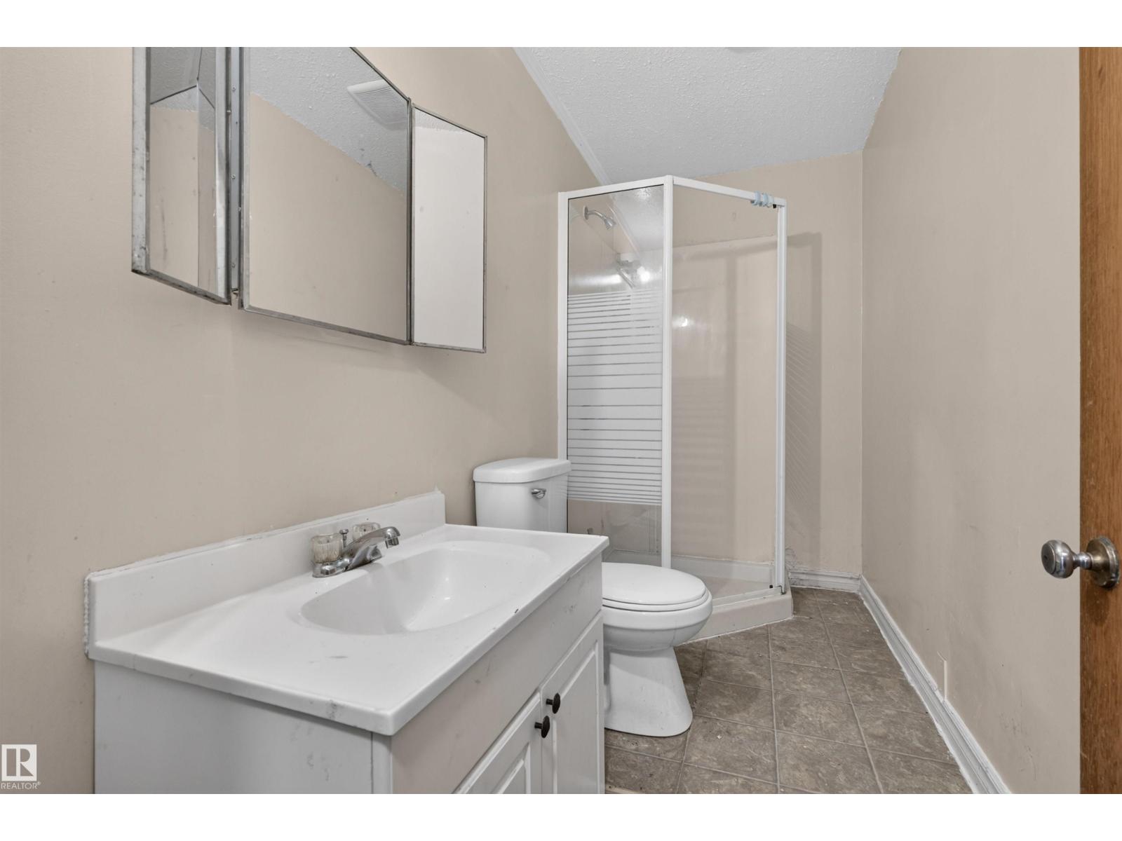 11015 87 Av Nw Property Photo 17