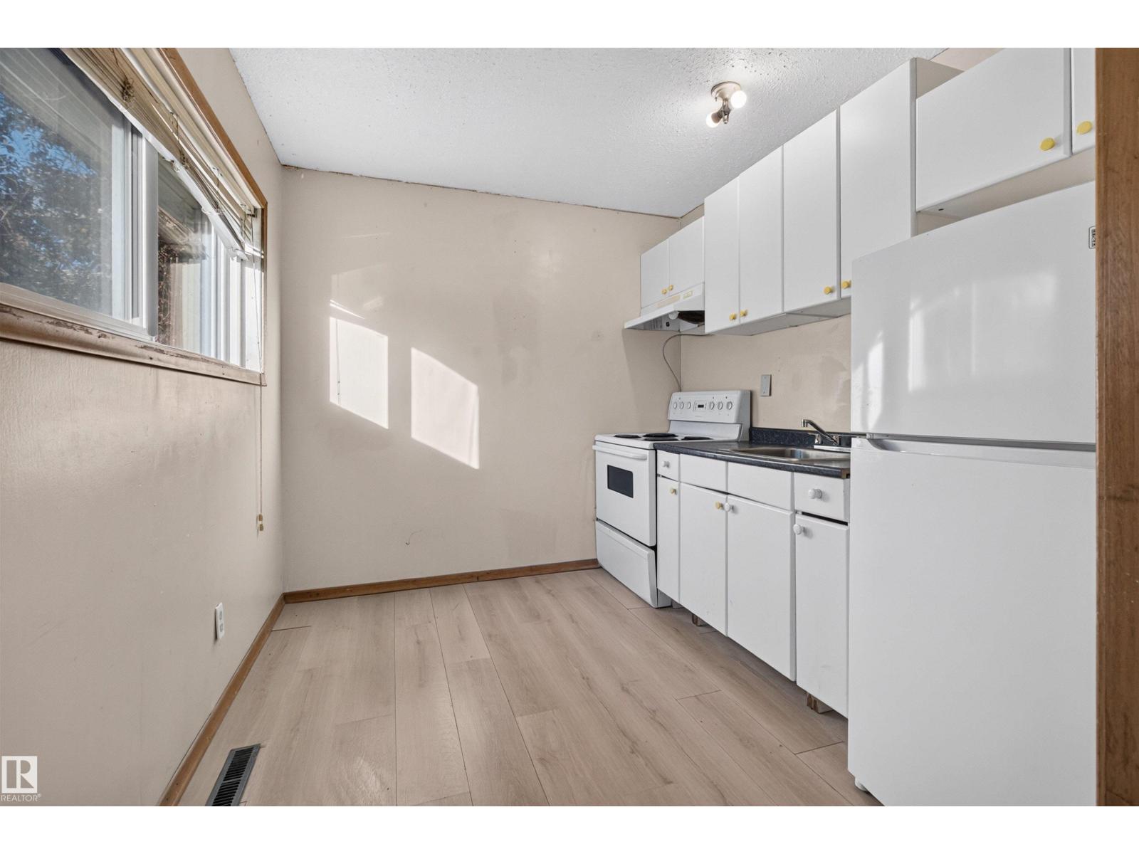 11015 87 Av Nw Property Photo 21