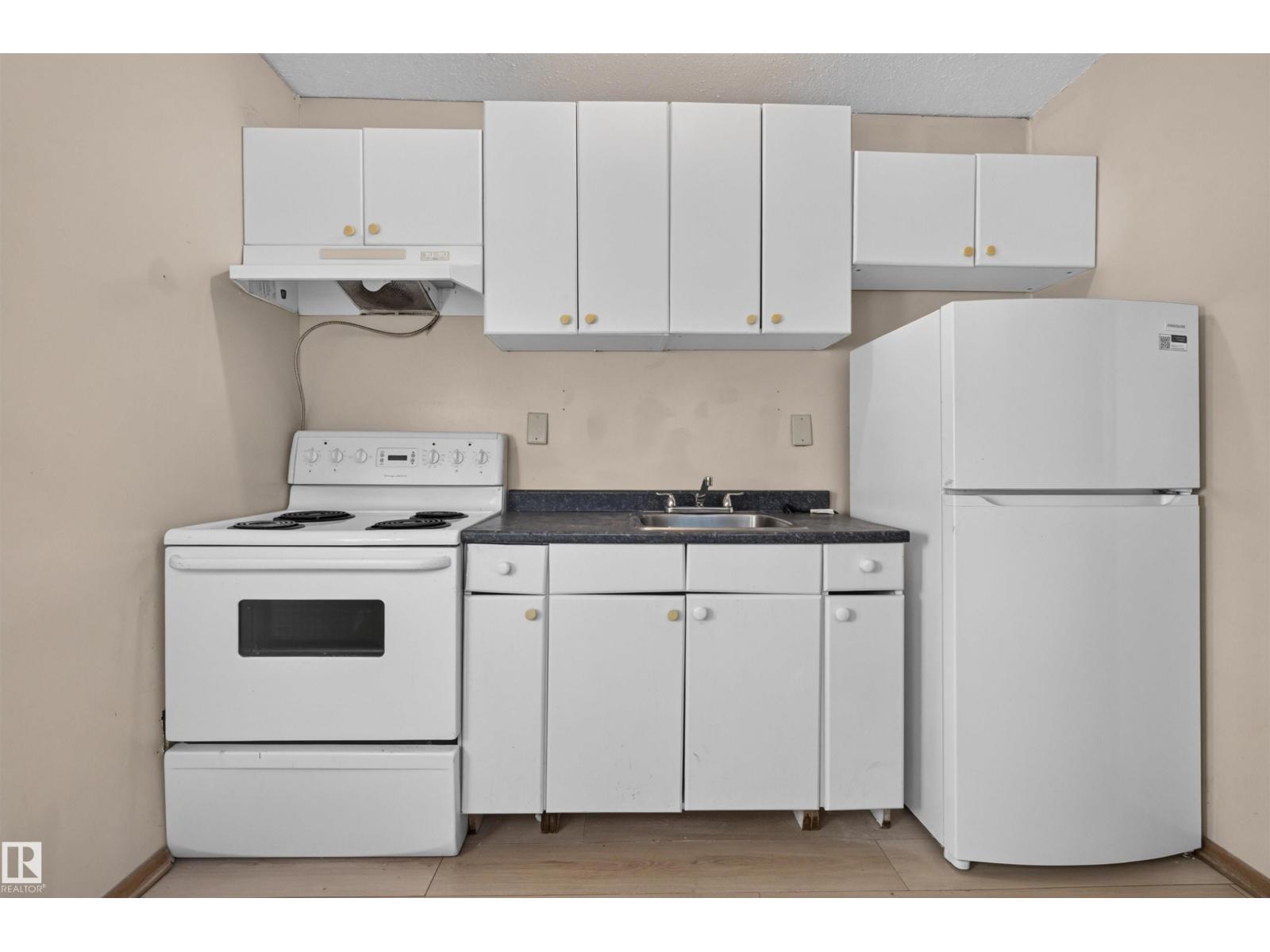 11015 87 Av Nw Property Photo 22