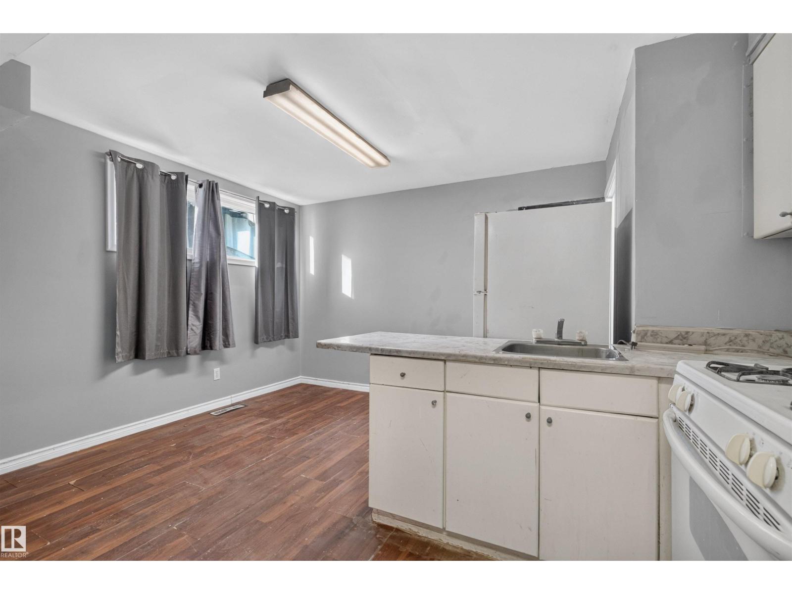 11015 87 Av Nw Property Photo 23