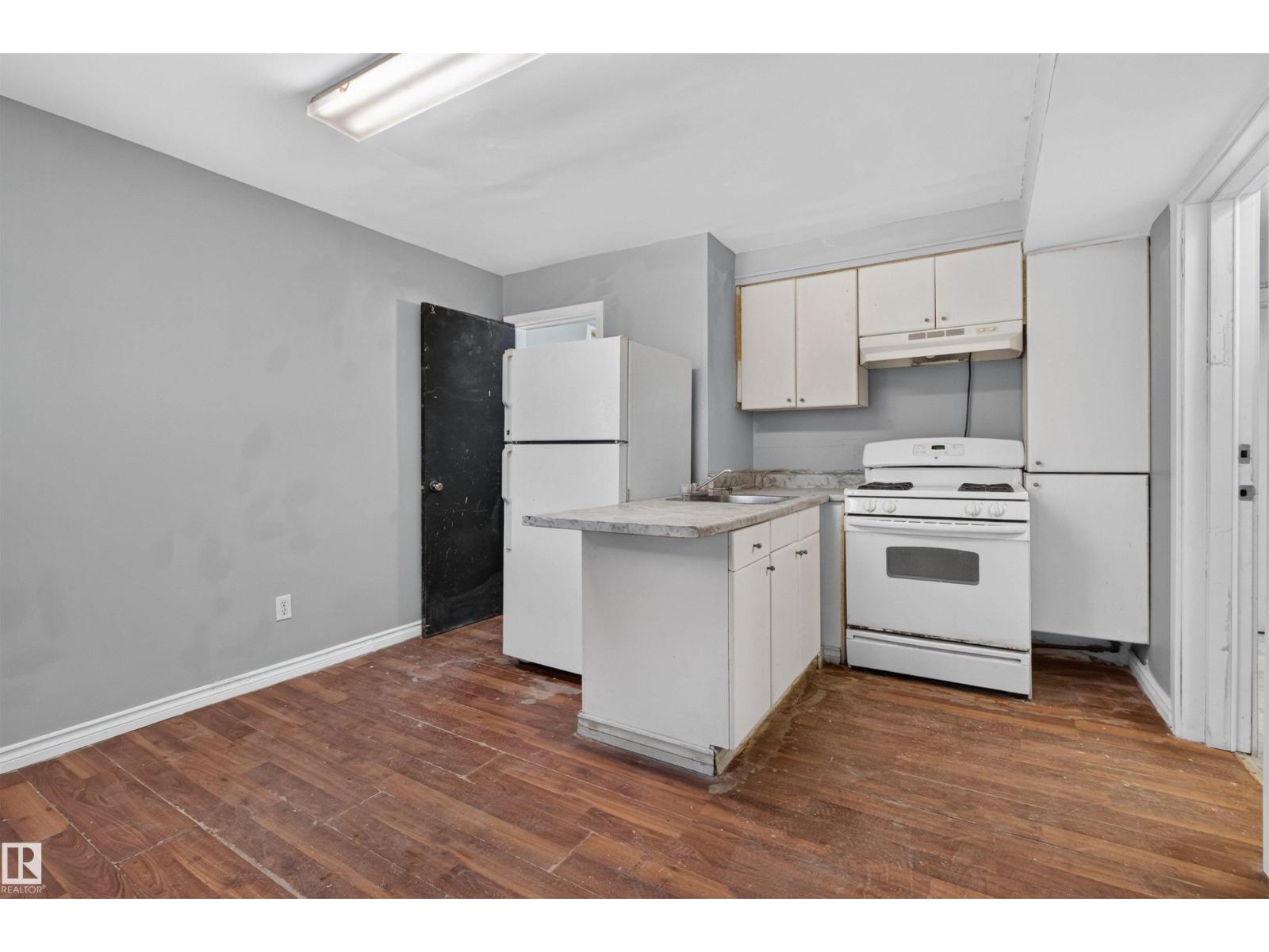 11015 87 Av Nw Property Photo 24