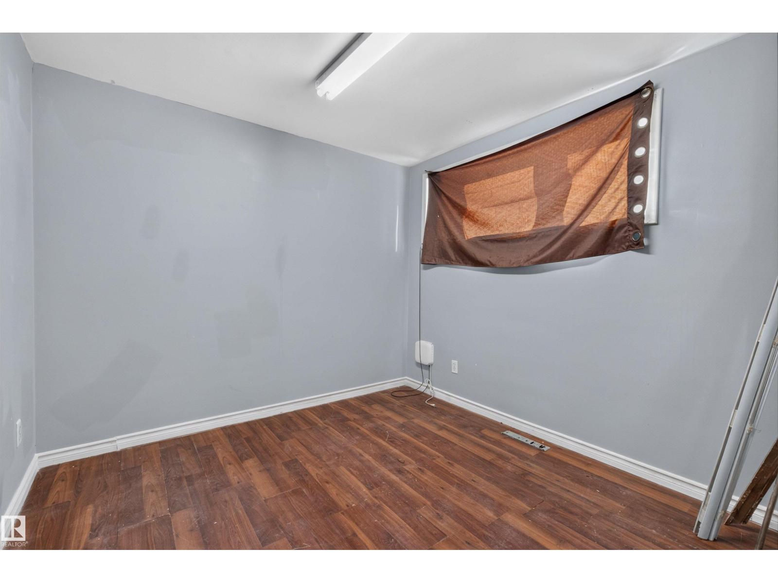 11015 87 Av Nw Property Photo 27