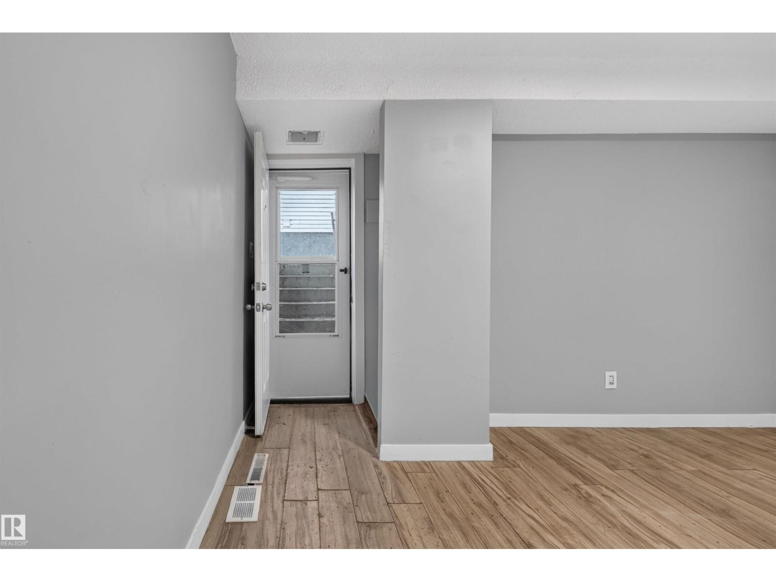 11015 87 Av Nw Property Photo 37