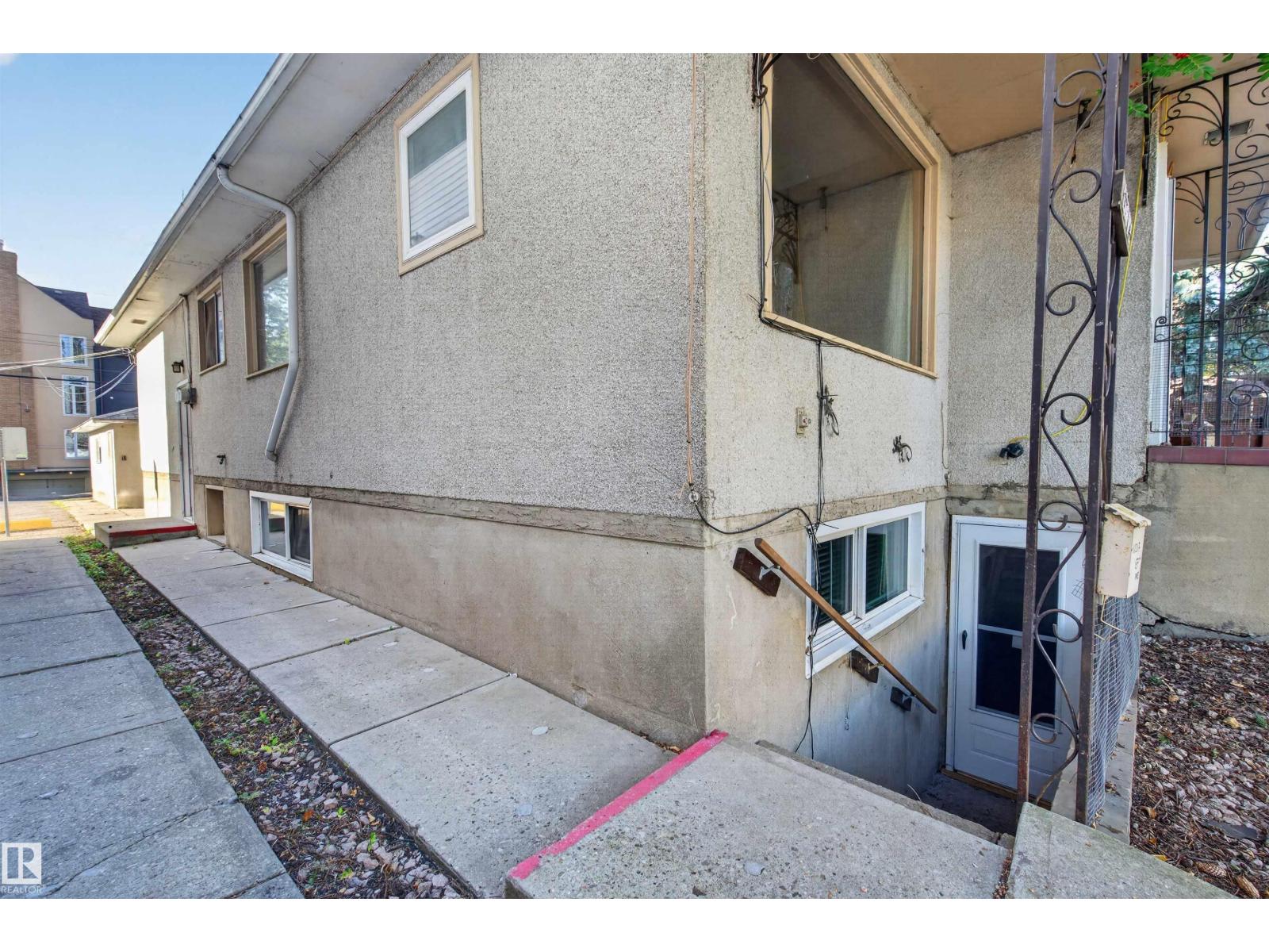 11015 87 Av Nw Property Photo 44
