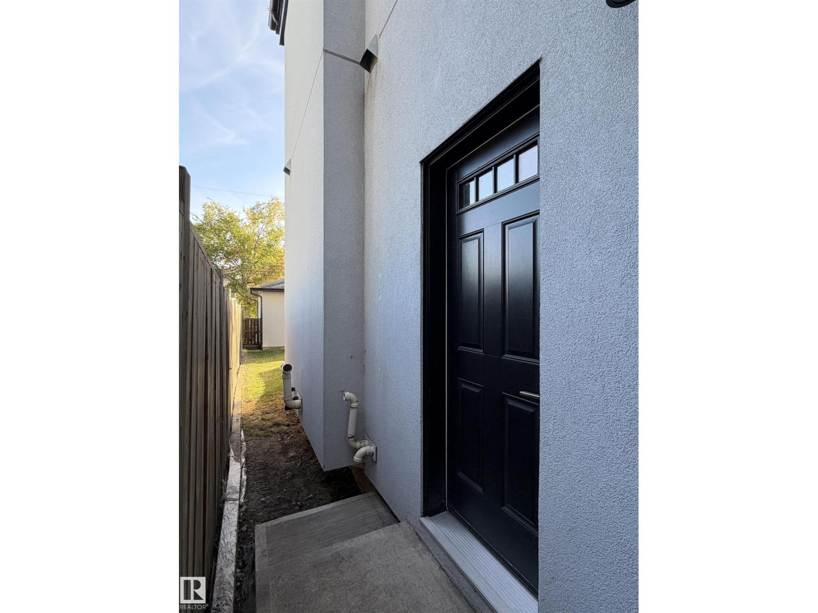 11127 77 Av Nw Property Photo 3