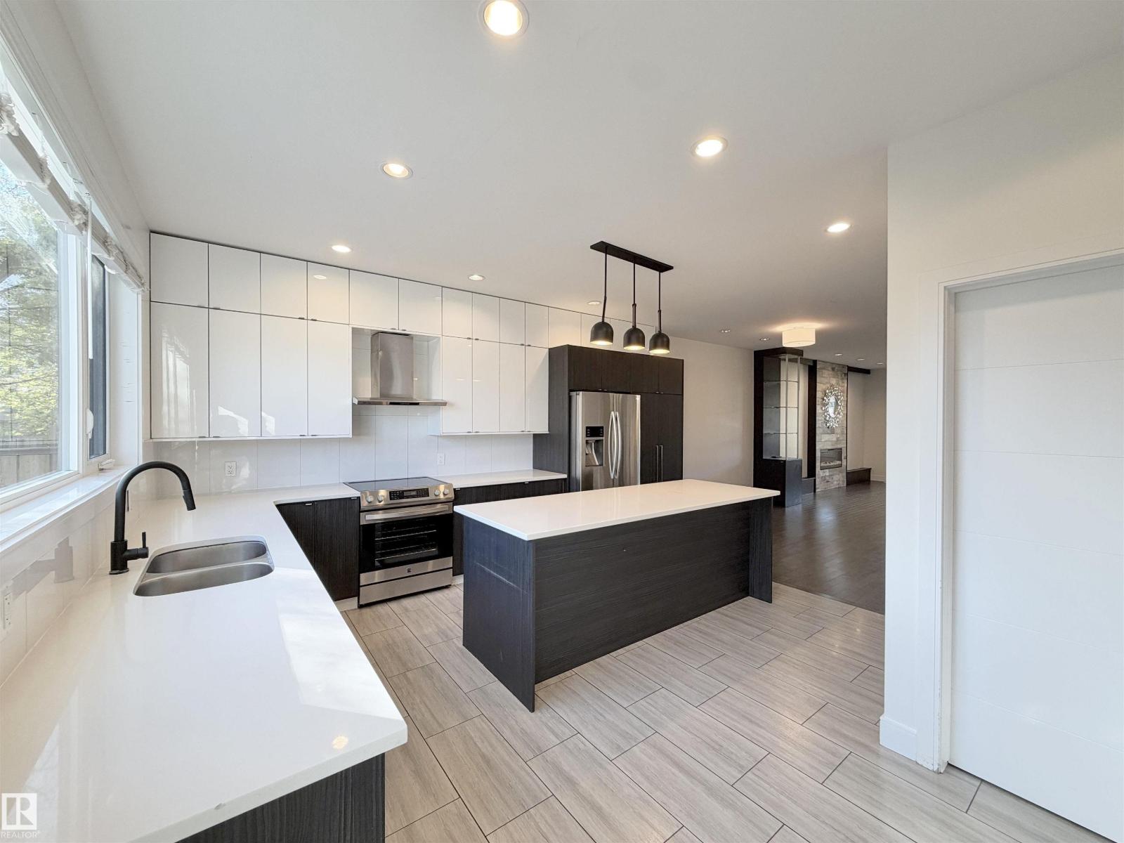11127 77 Av Nw Property Photo 9