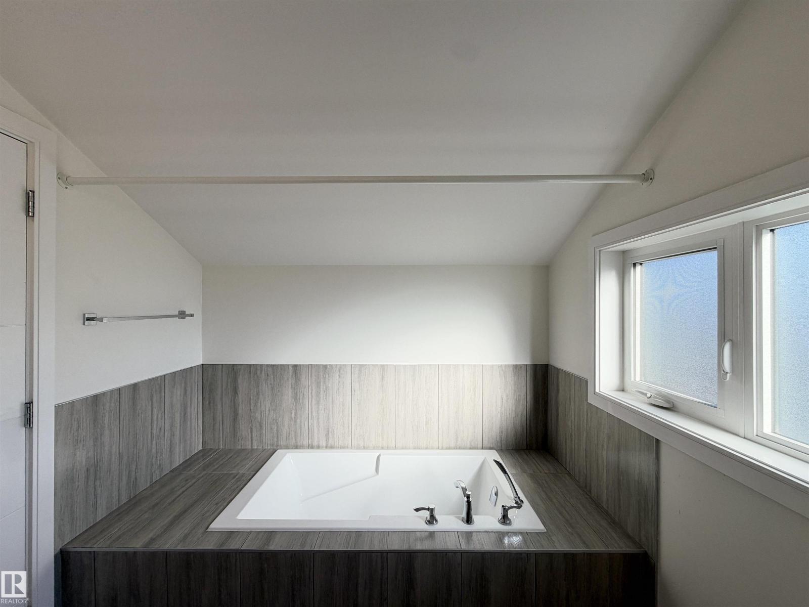 11127 77 Av Nw Property Photo 42