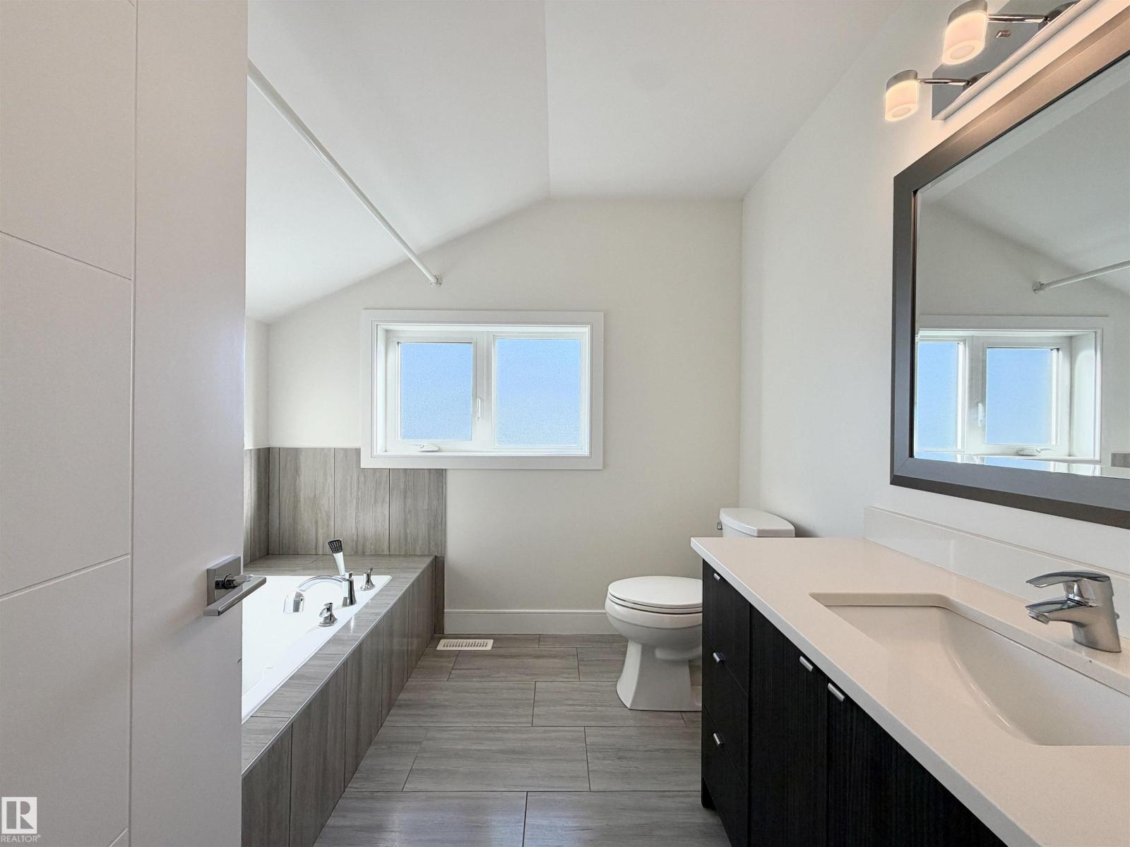 11127 77 Av Nw Property Photo 43