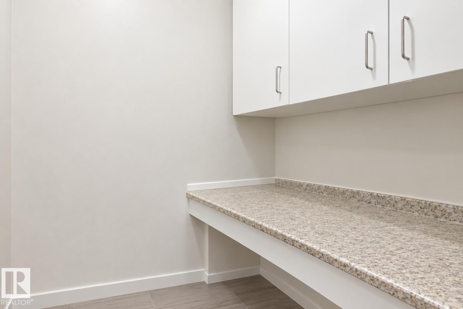 #127 5515 7 Av Sw Property Photo 5