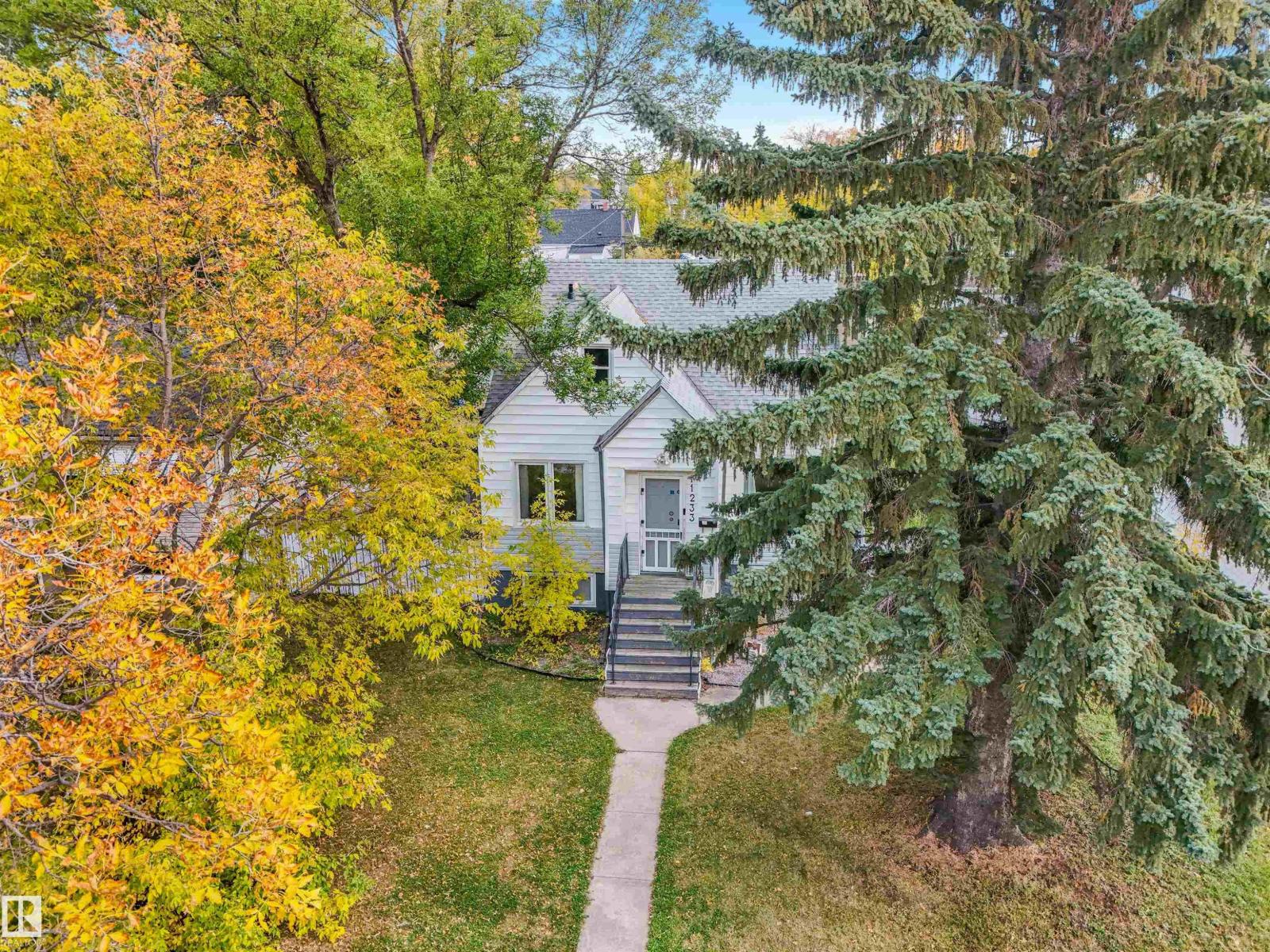 11233 103 St Nw Property Photo 3