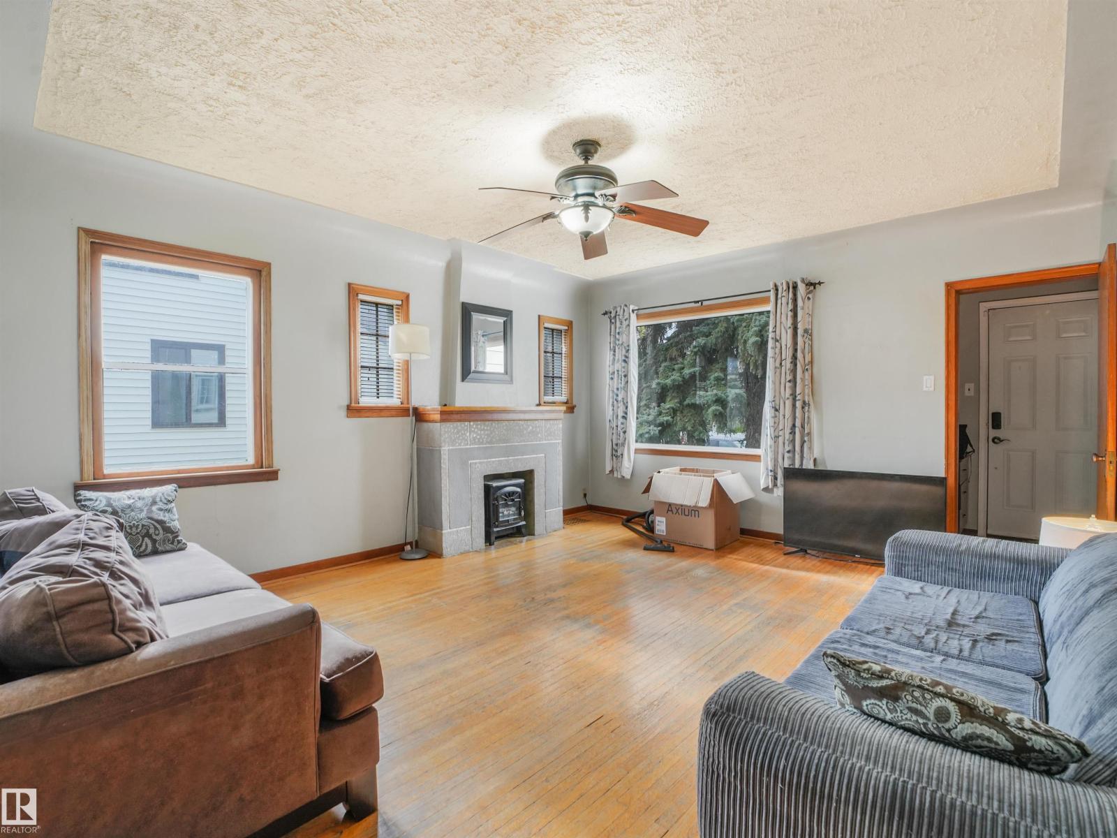 11233 103 St Nw Property Photo 11
