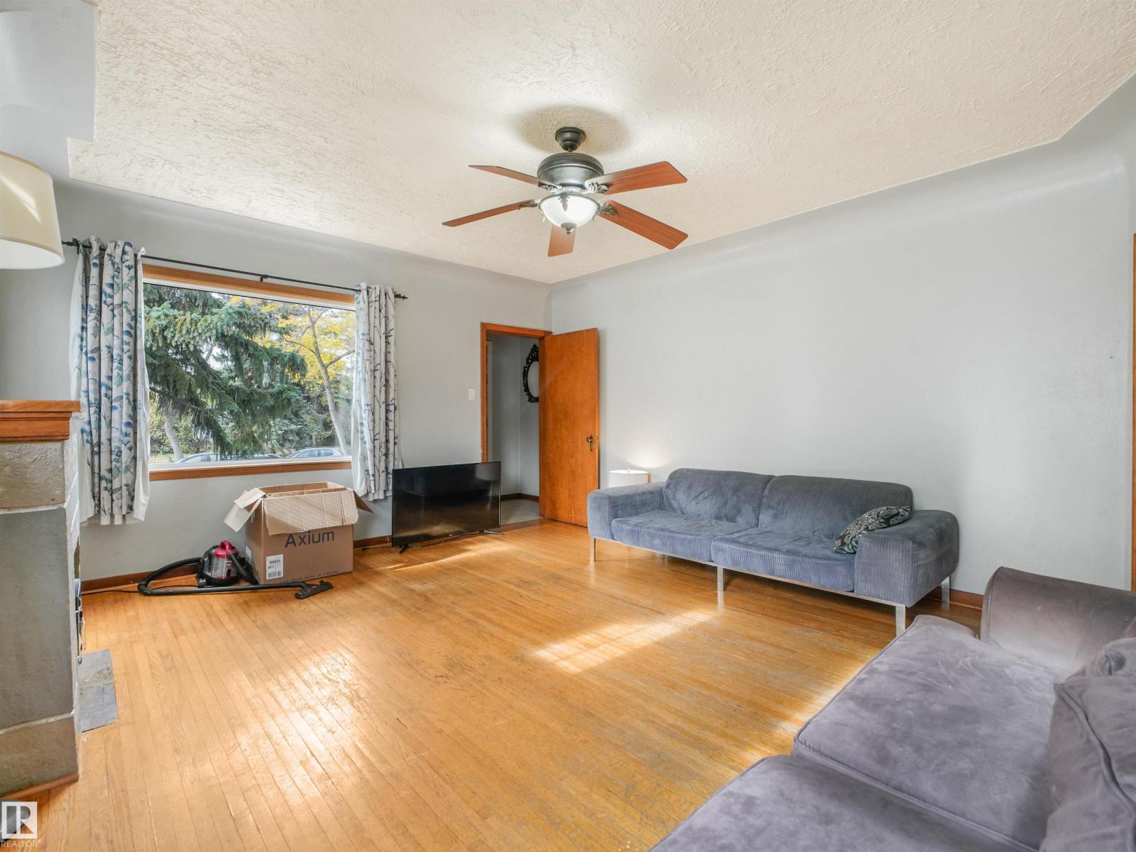 11233 103 St Nw Property Photo 13