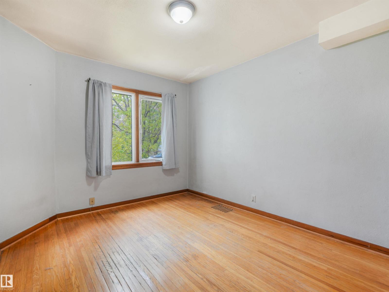 11233 103 St Nw Property Photo 16