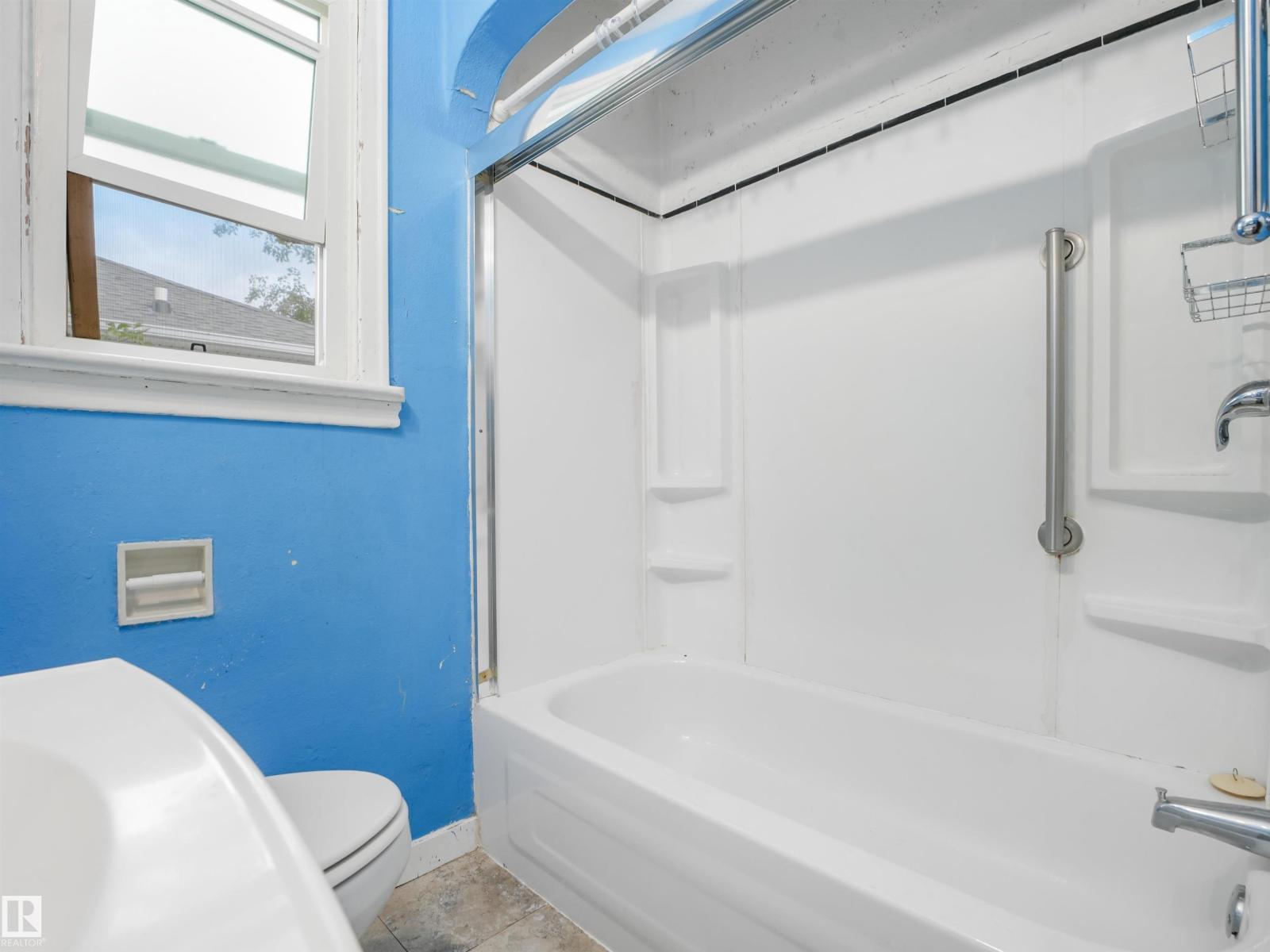 11233 103 St Nw Property Photo 19