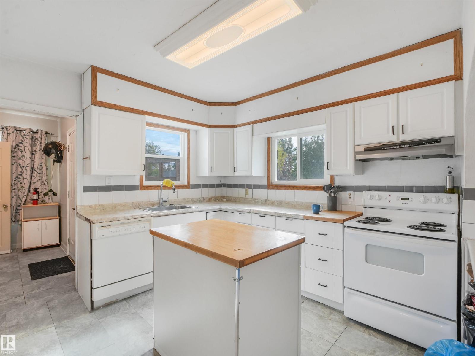11233 103 St Nw Property Photo 21