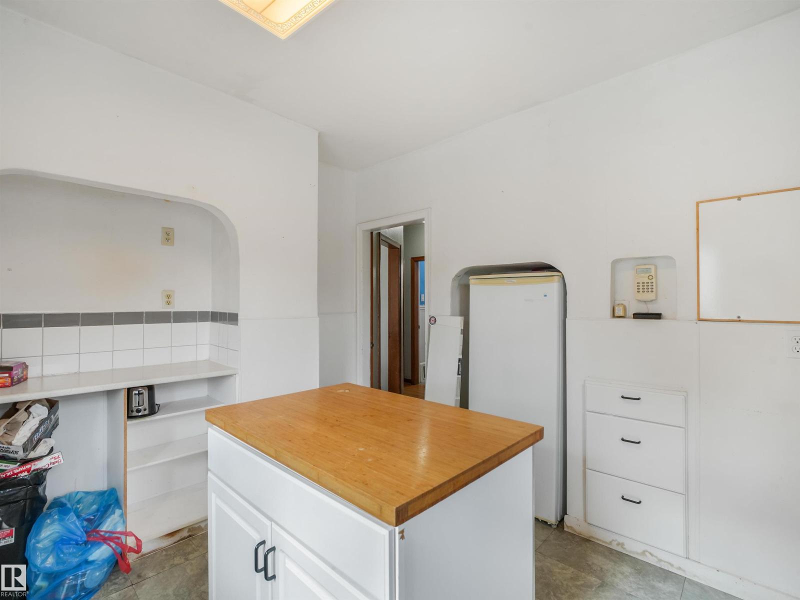 11233 103 St Nw Property Photo 23