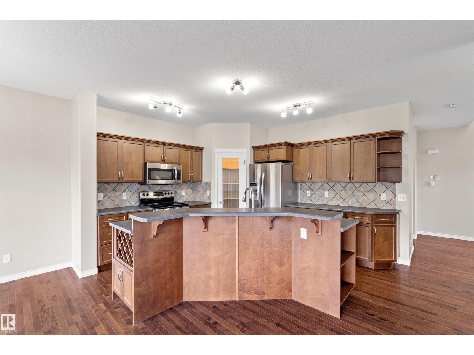 6023 208 St Nw Property Photo 5