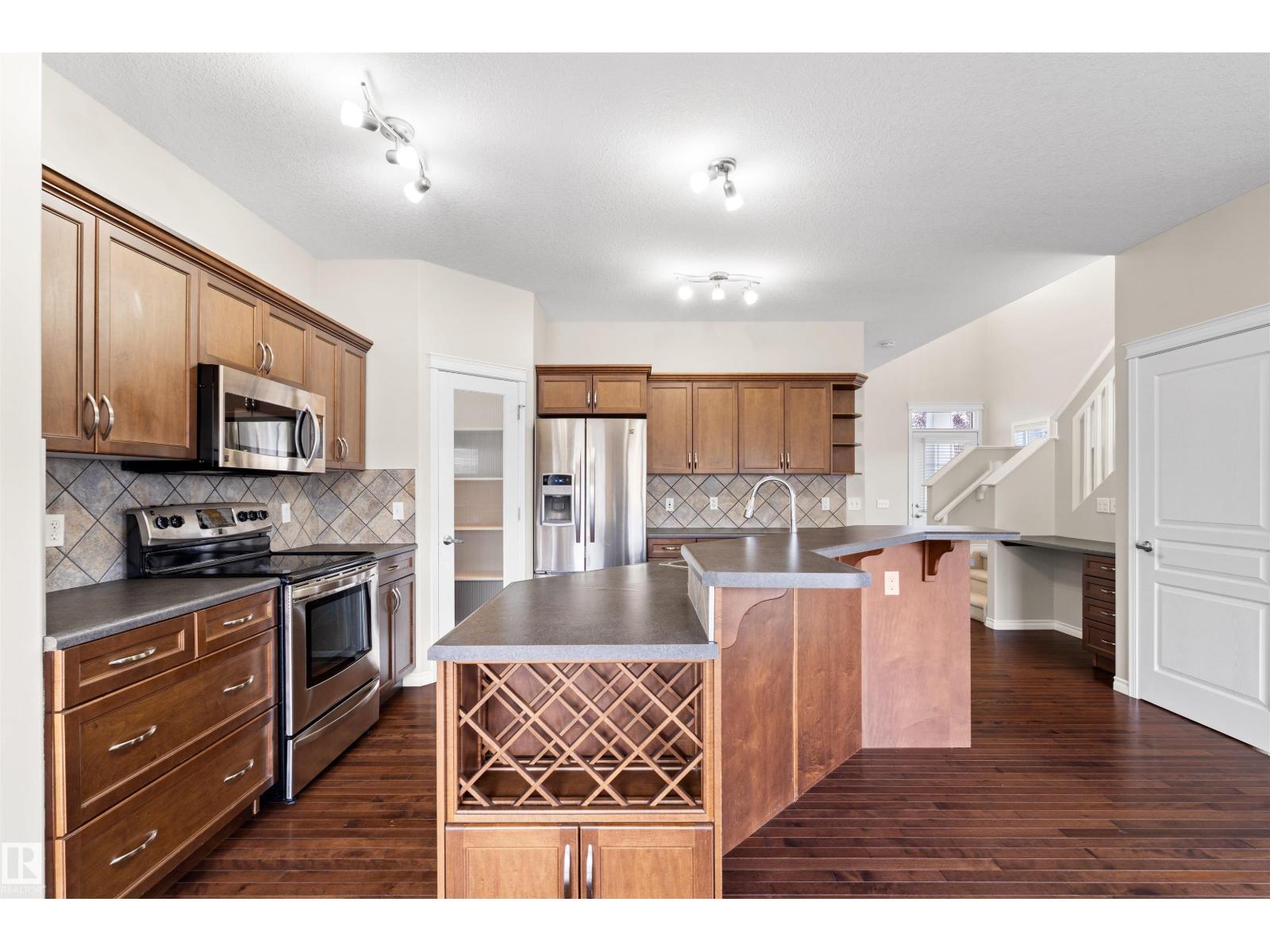 6023 208 St Nw Property Photo 6